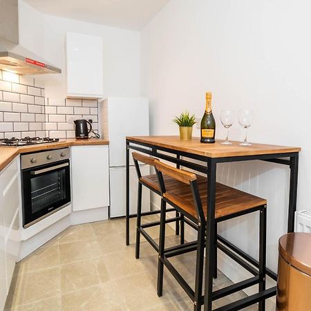 Two Bedroom Apartment - En Suites - Smart Tv'S - Wifi - Netflix - Bearwood Birmingham Exterior foto