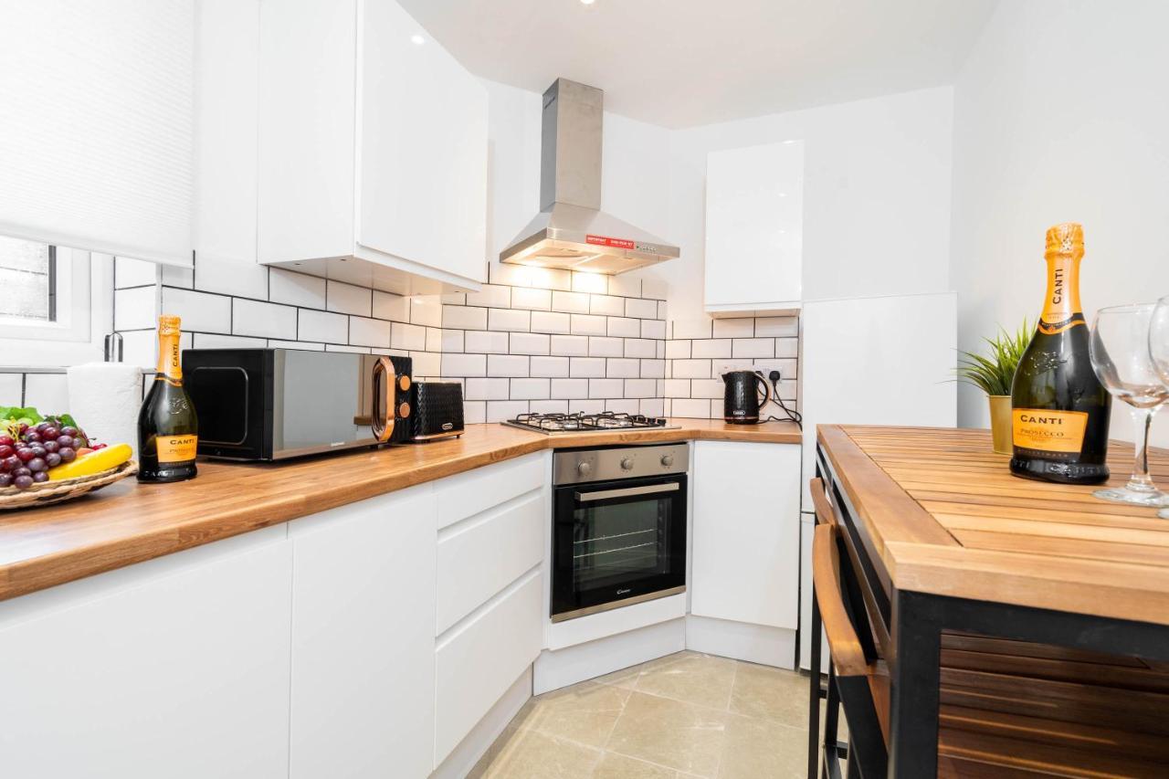 Two Bedroom Apartment - En Suites - Smart Tv'S - Wifi - Netflix - Bearwood Birmingham Exterior foto