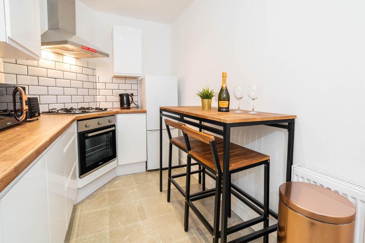 Two Bedroom Apartment - En Suites - Smart Tv'S - Wifi - Netflix - Bearwood Birmingham Exterior foto